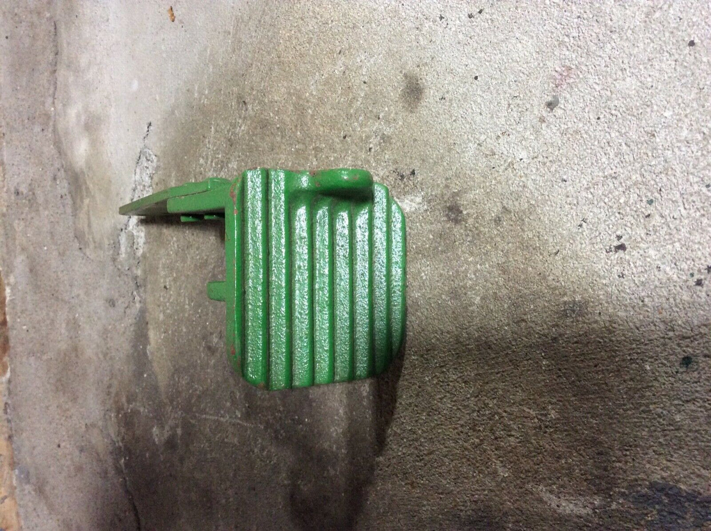 AR1866R, R783R John Deere Repainted Right Brake Pedal For R