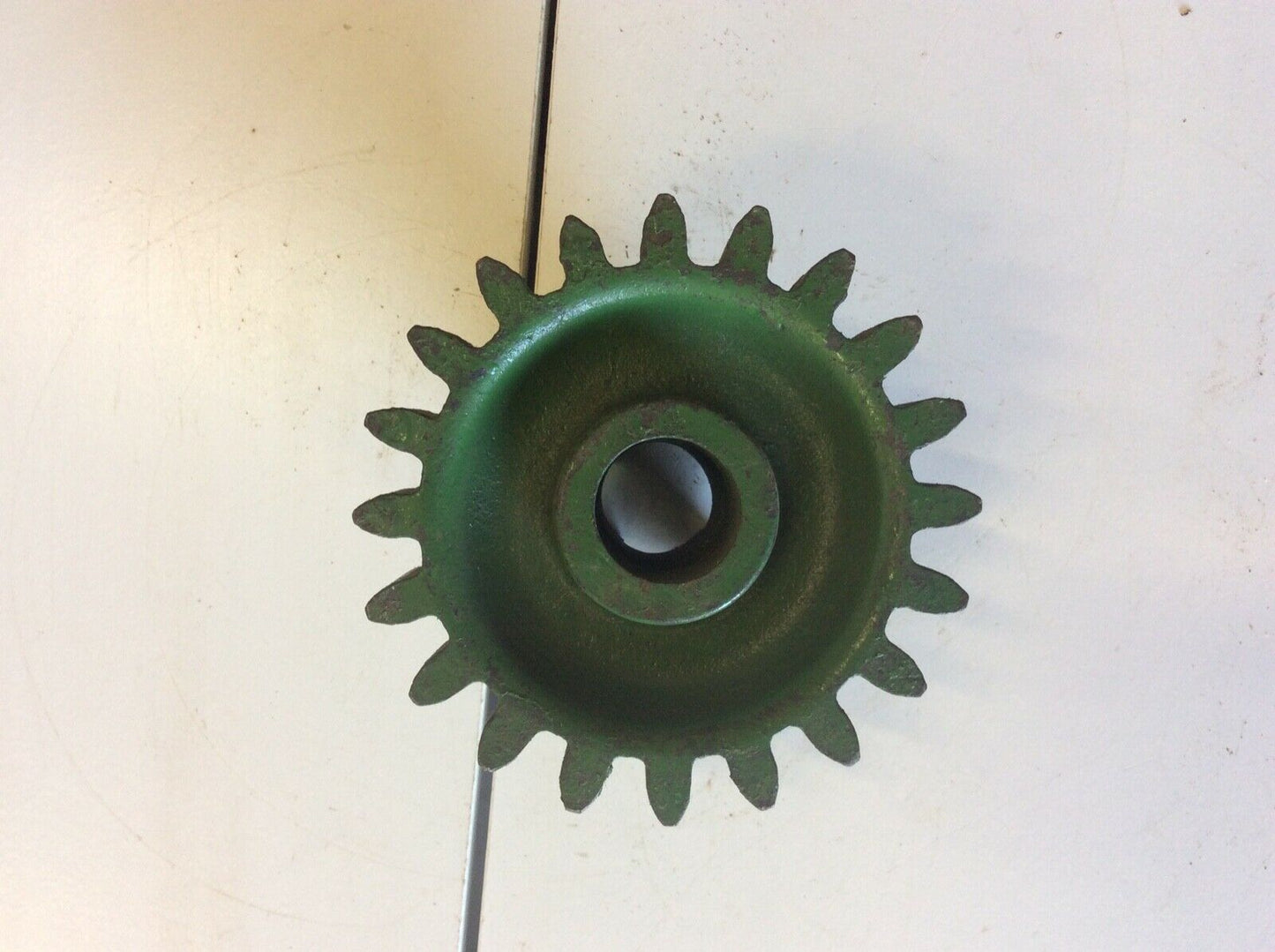 H456M John Deere NOS Feed Shaft Gear With 20 Teeth For Number 7 Fertilizer Distributor