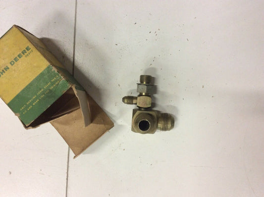 AR30814 John Deere NOS Steering Valve Tee For Utility 3010