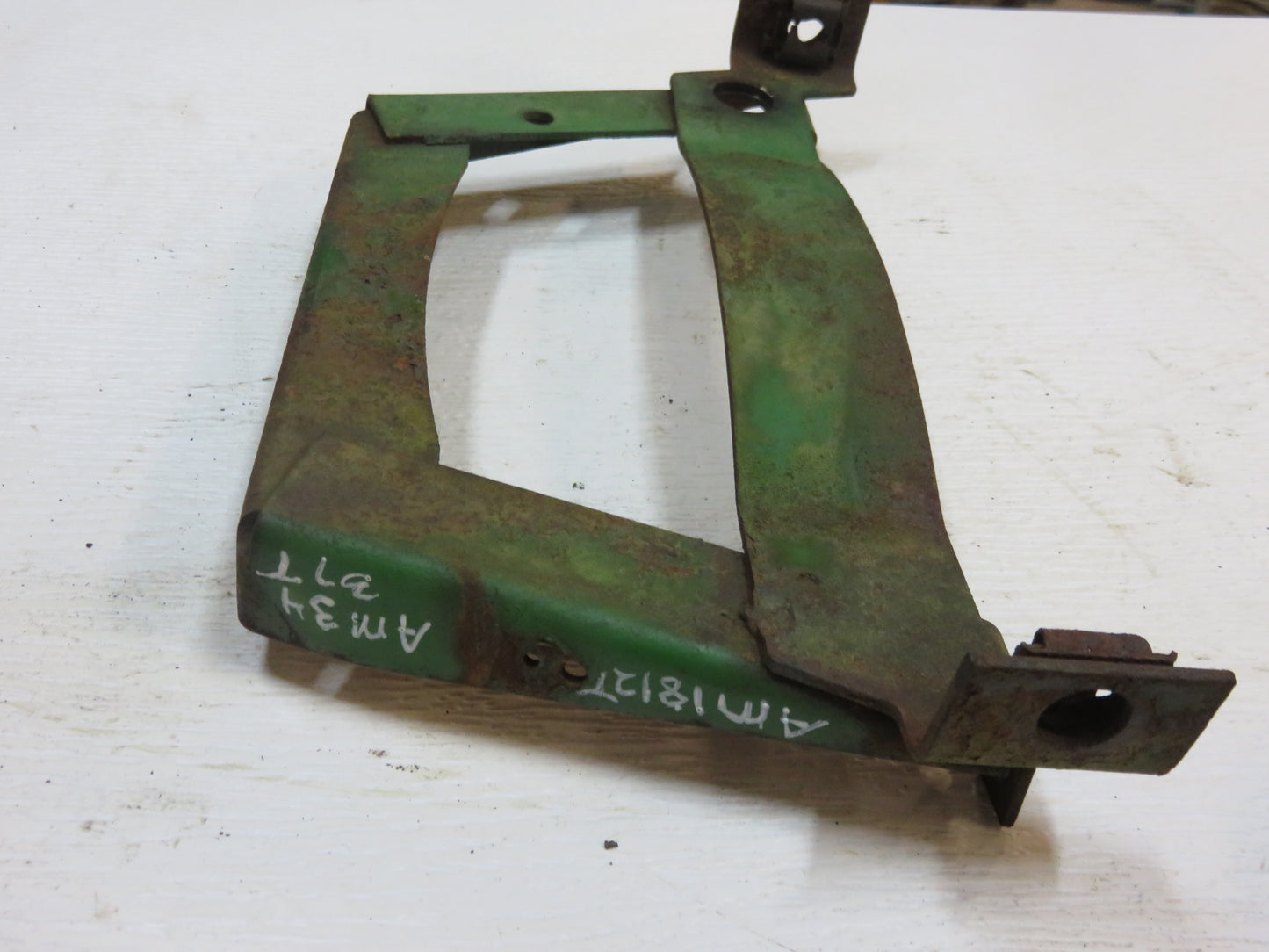 AM3437T, AM1812T John Deere Front Fuel Tank Bracket For 40, 320, 420