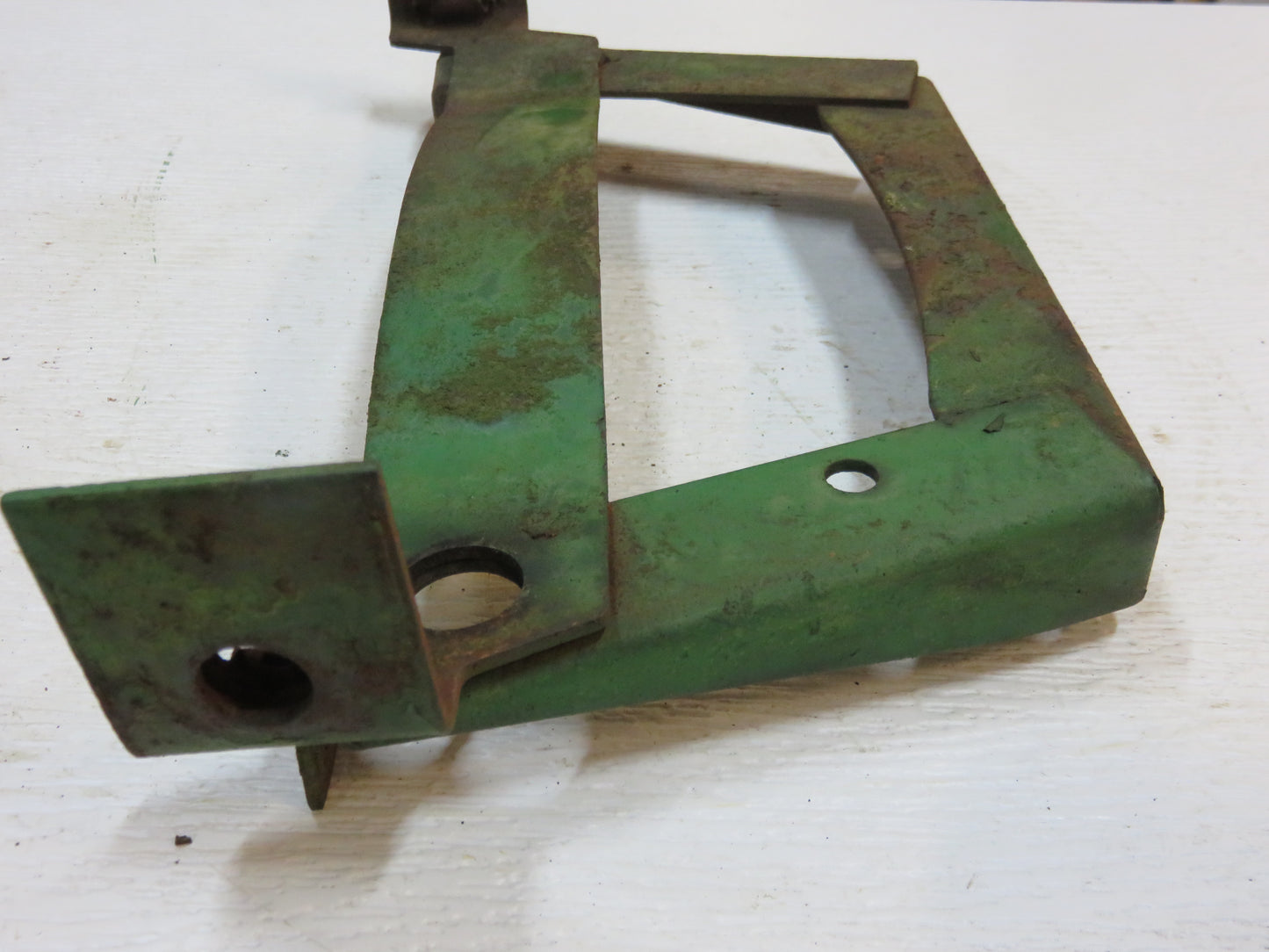 AM3437T, AM1812T John Deere Front Fuel Tank Bracket For 40, 320, 420