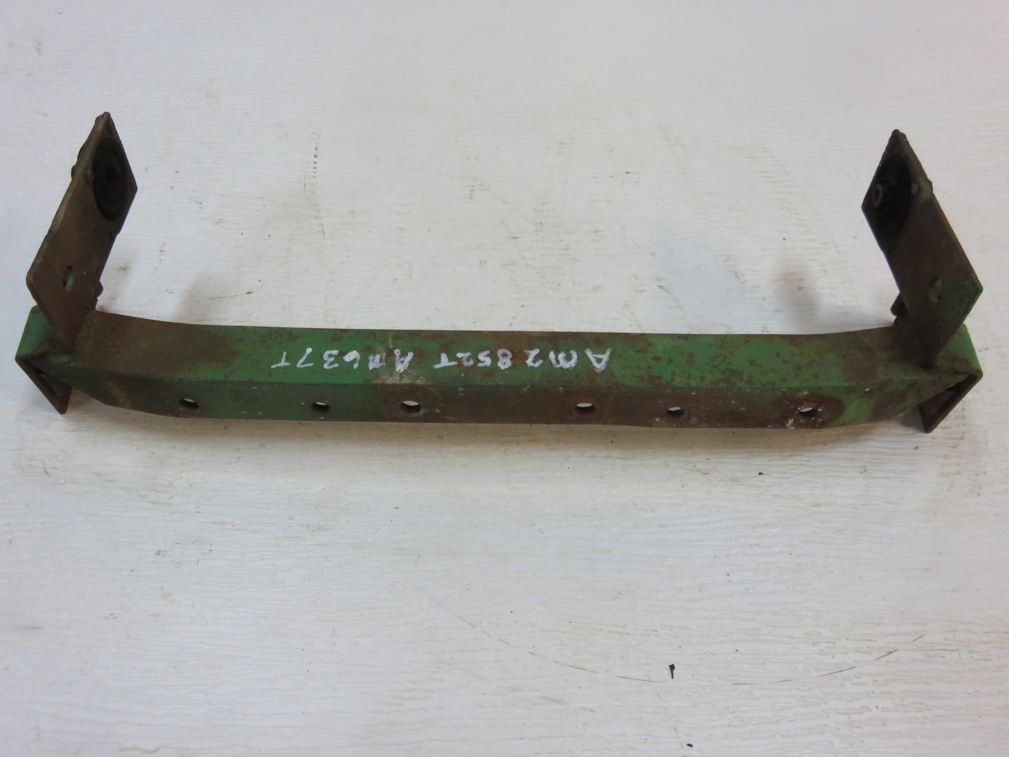 AM2852T, AM637T John Deere Upper Radiator Support Bracket For M, 40, 320, 420