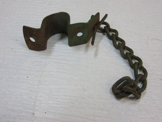 M2011T John Deere Clip And Chain For Left Inner Lift Arm For 40, 320, 330, 420, 430, 1010