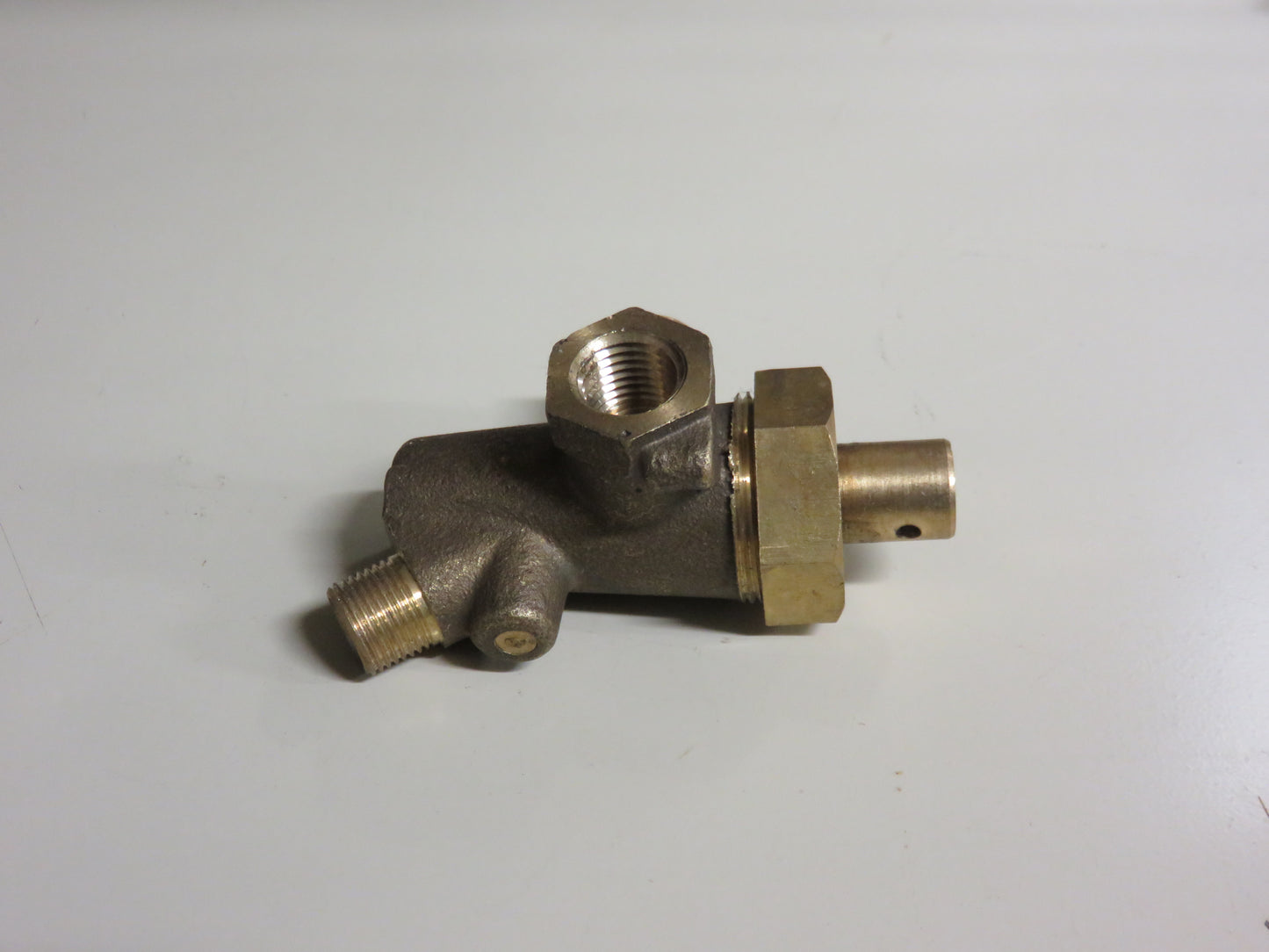 AB2805R John Deere 3 Way Valve For A, B, D, G, H