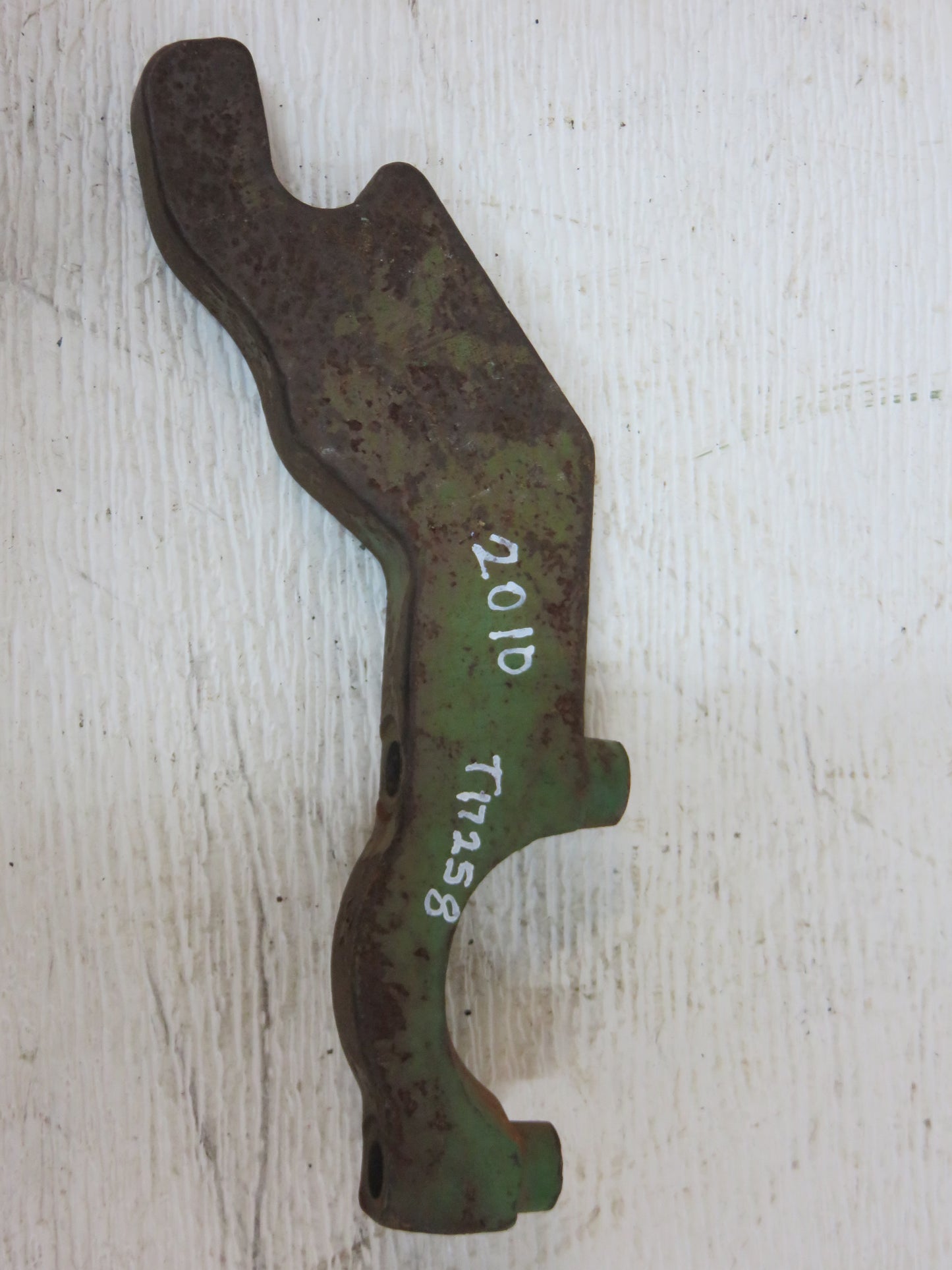 T17258 John Deere Cylinder Hanger For 2010