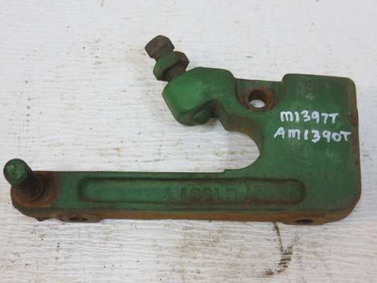 M1397T, AM1390T John Deere Right Implement Attaching Bracket For M, MT, 40, 320, 420, 330