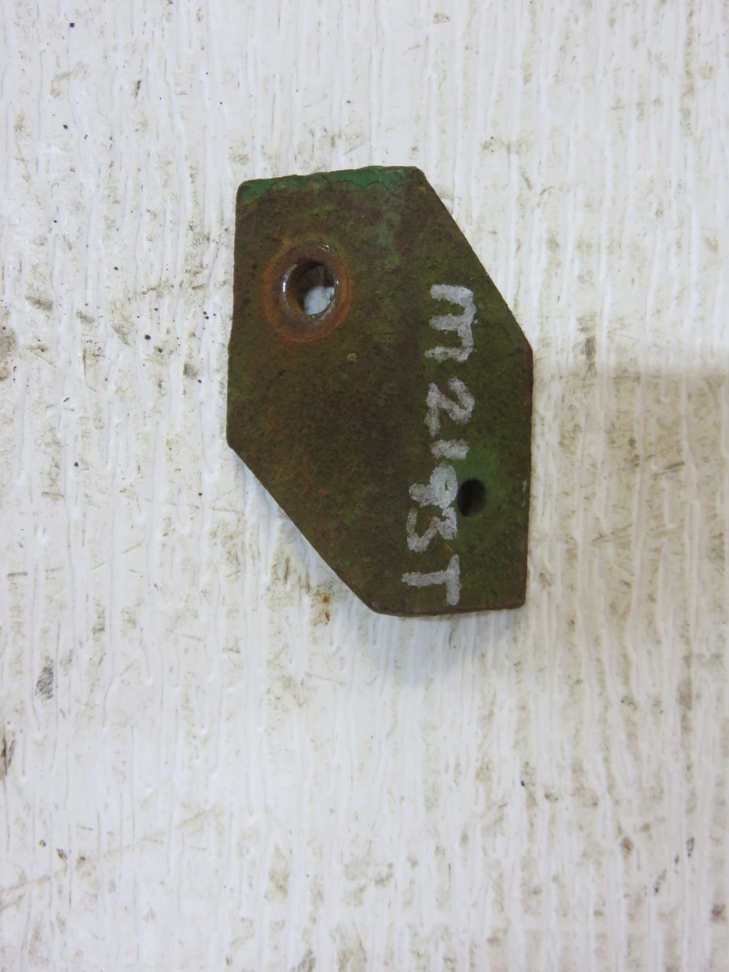 M2193T, M691T John Deere Hydraulic Suction Line Bracket For M, 40