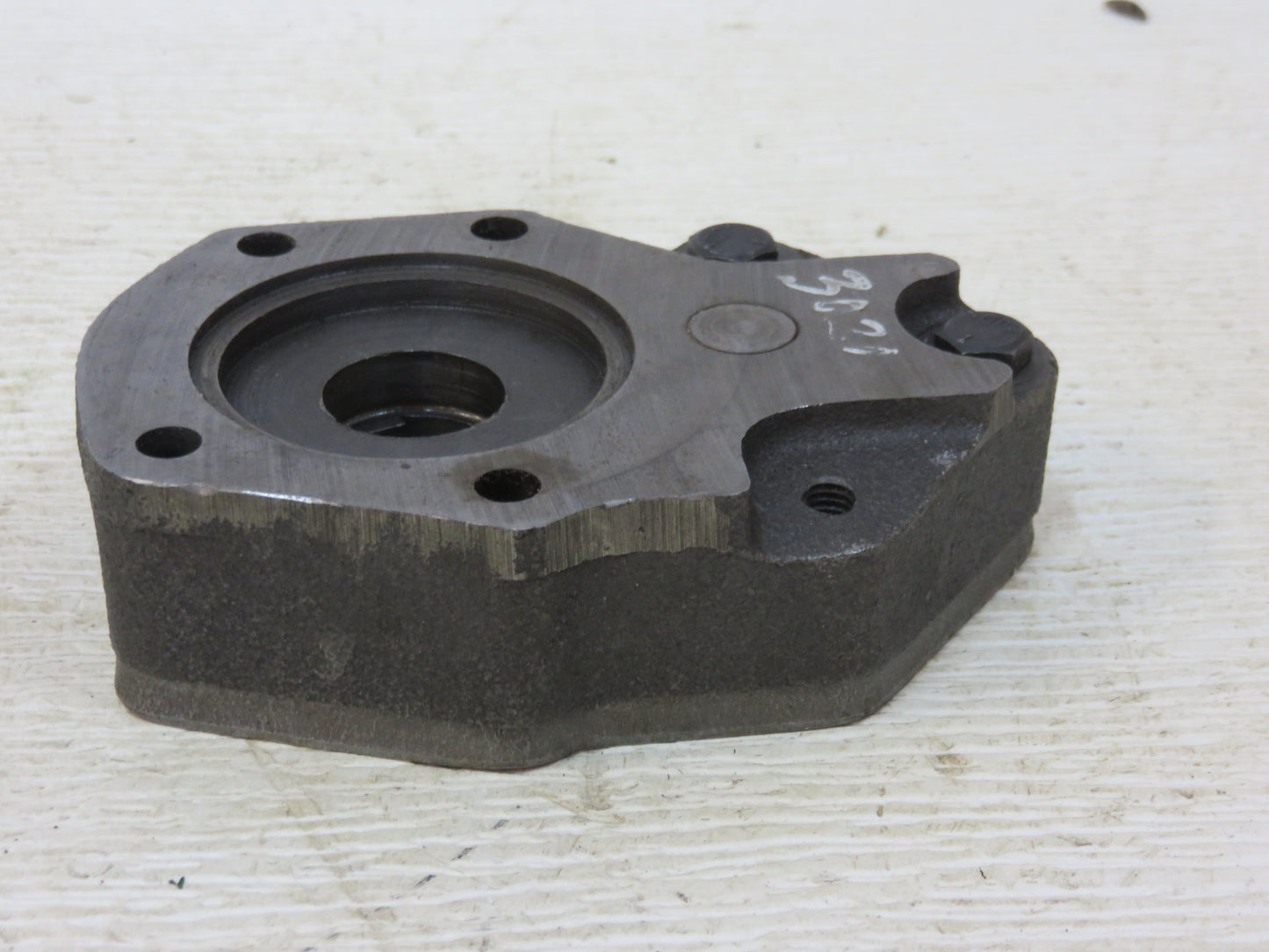 AR33331 John Deere Transmission Oil Pump For Synchro Range 2510, 3020