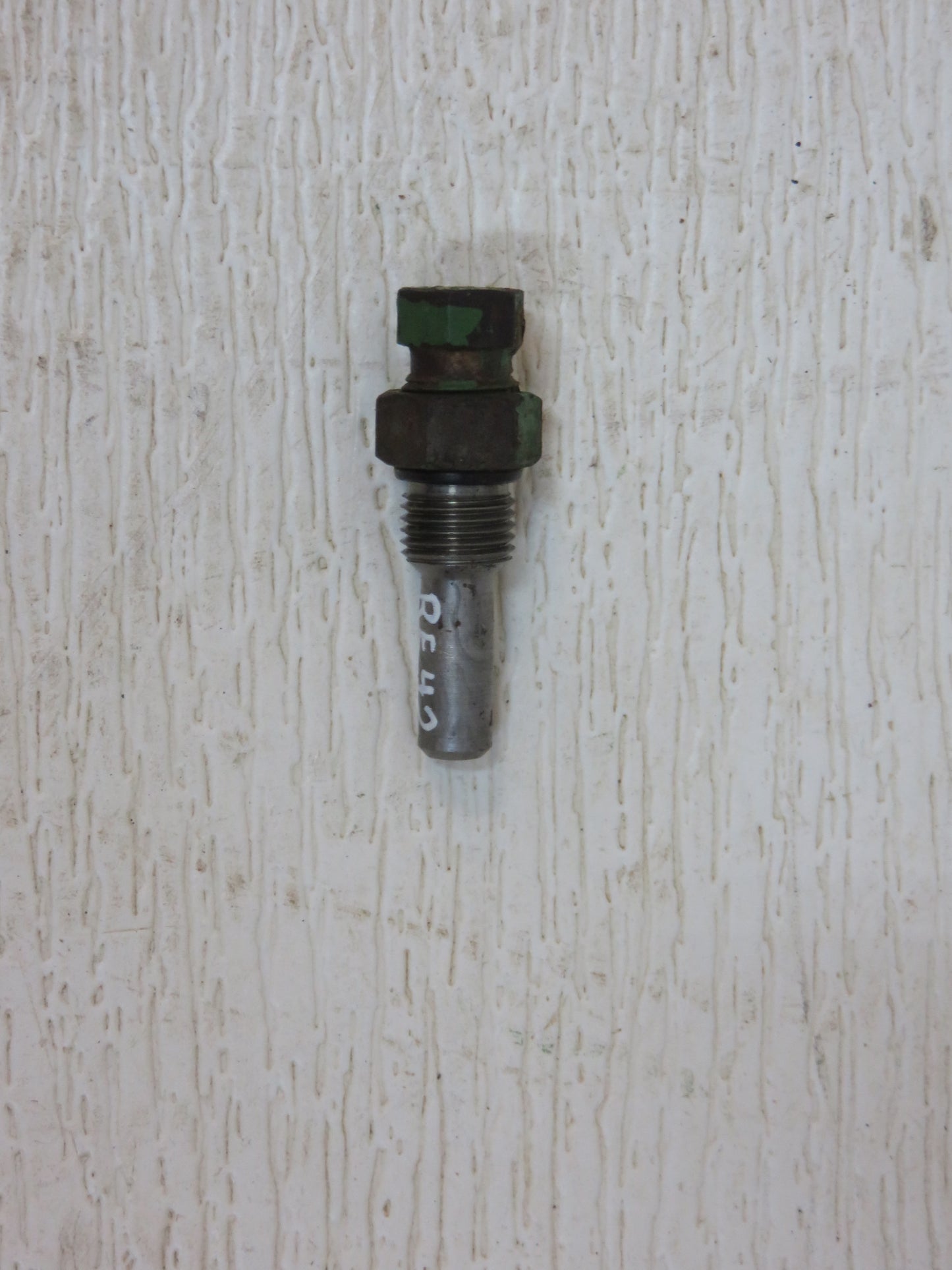 R27906, RE42567 John Deere Brake Bleeder Plug Fitting For 2510, 2520, 3010, 3020, 4000, 4010