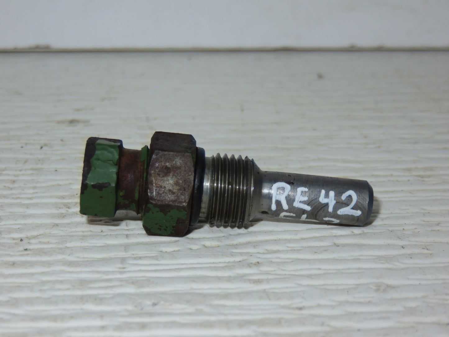 R27906, RE42567 John Deere Brake Bleeder Plug Fitting For 2510, 2520, 3010, 3020, 4000, 4010