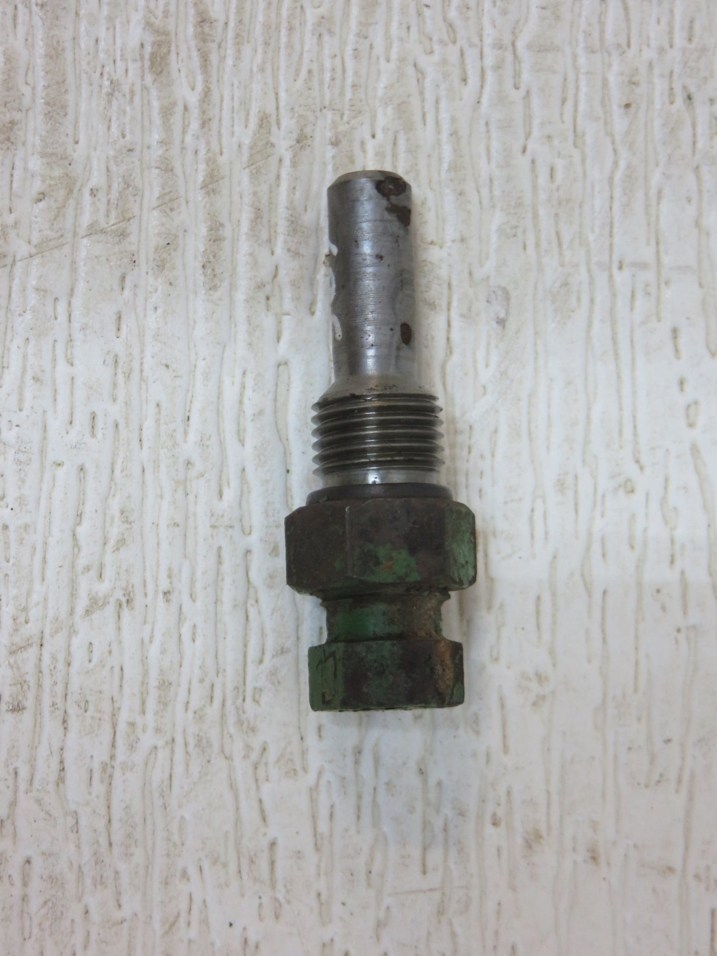 R27906, RE42567 John Deere Brake Bleeder Plug Fitting For 2510, 2520, 3010, 3020, 4000, 4010