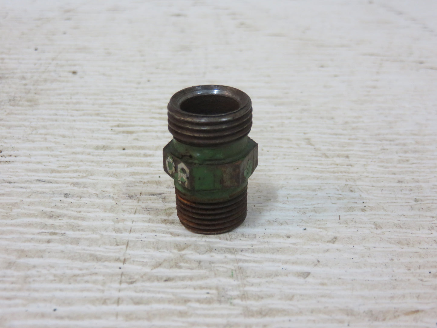 D2440R John Deere Connector Fitting For A, B, D, G, H, R, 50, 60, 70, 80, 520, 620, 720, 820