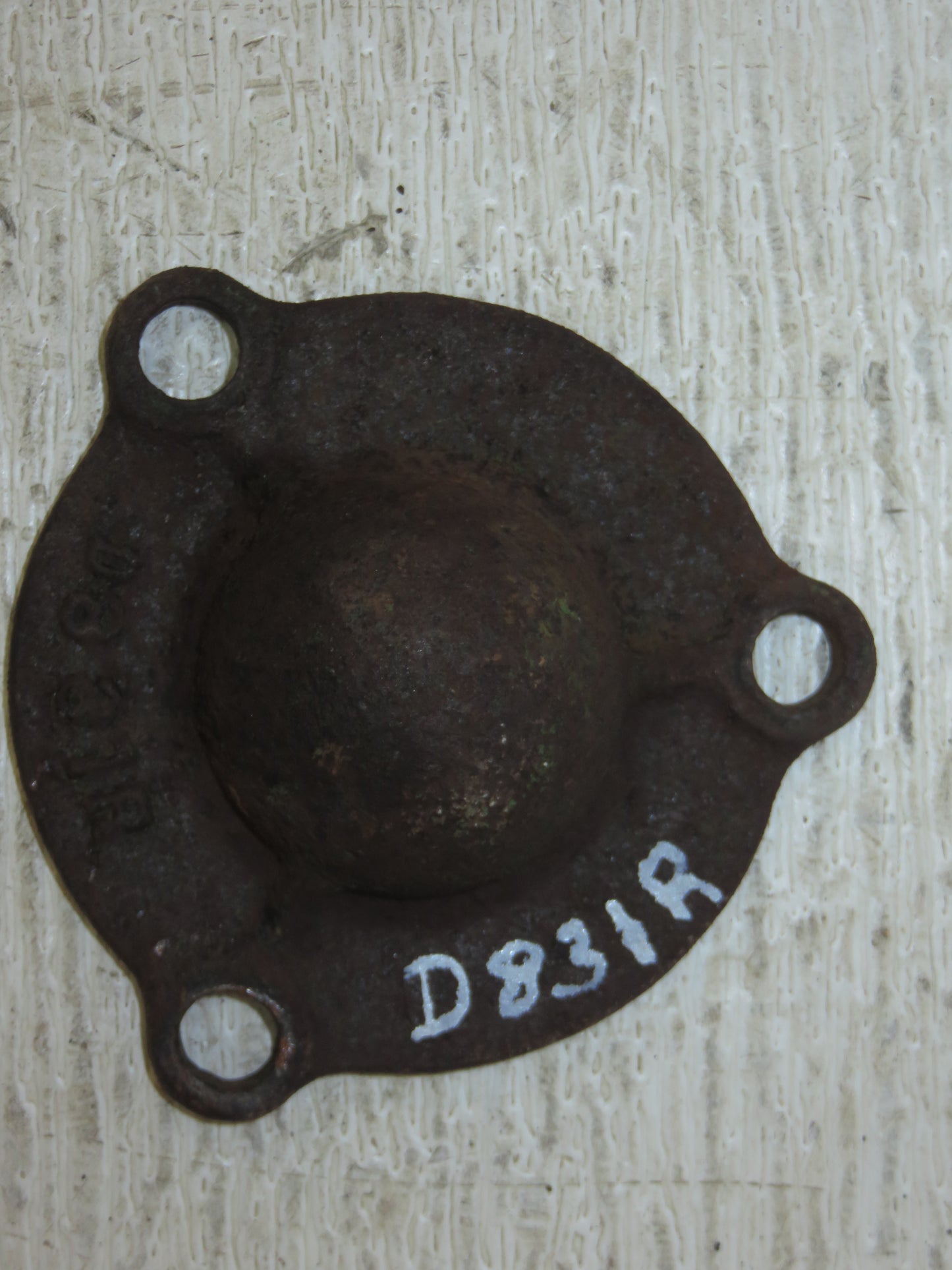 D831R John Deere Left Hand Governor Shaft Bearing Housing Cover For D