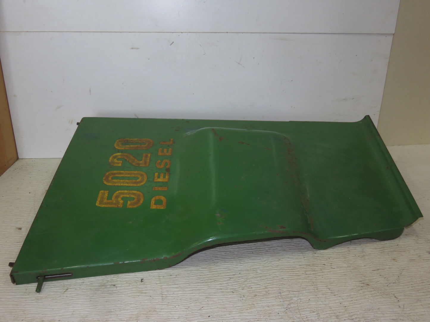 AR53645, AR53646 John Deere Left And Right Rear Engine Side Panels For 5020