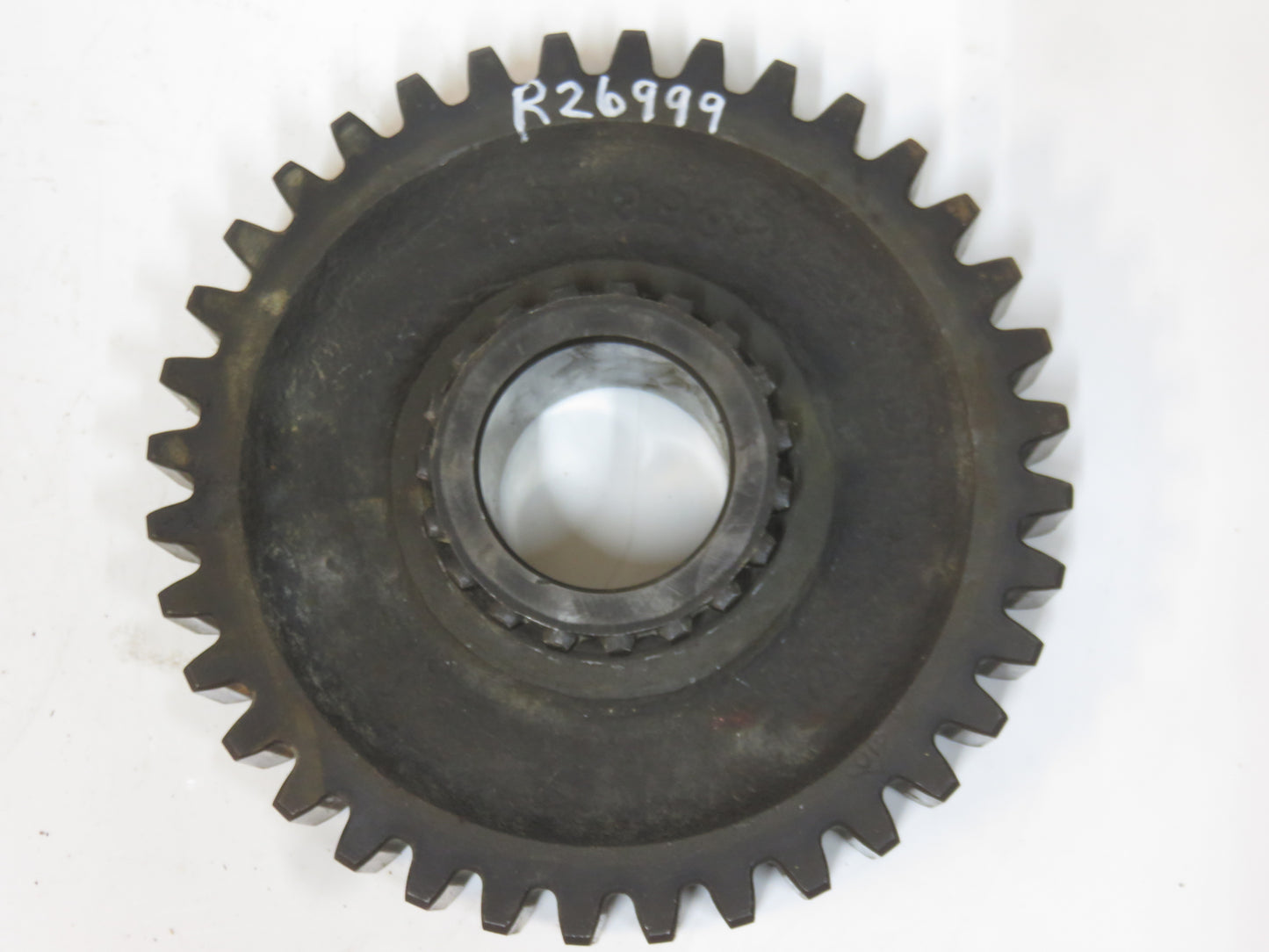 R26999 John Deere 1000 RPM PTO Gear For 4010