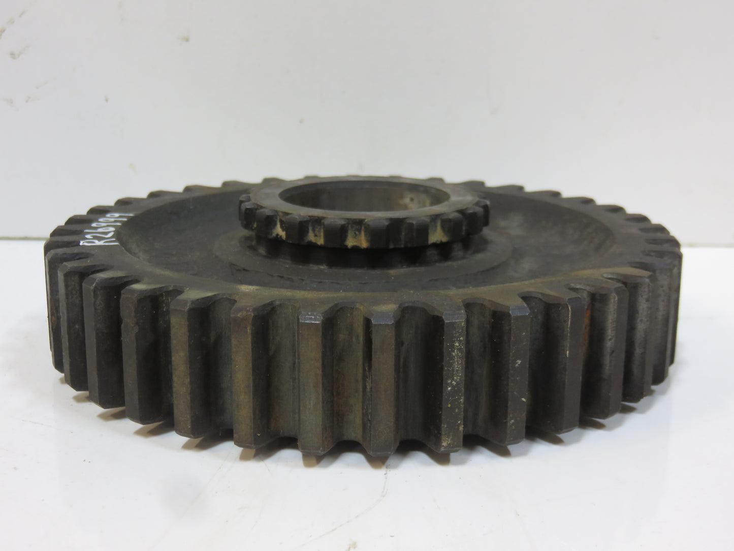 R26999 John Deere 1000 RPM PTO Gear For 4010