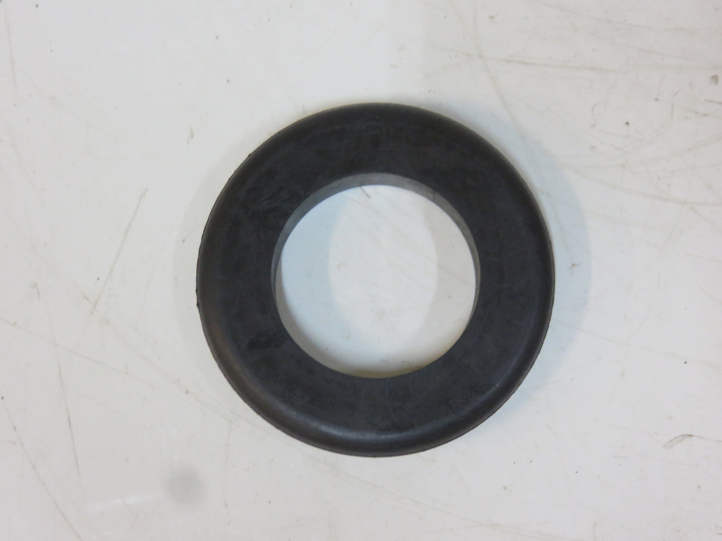 R39613R, A5157R John Deere Fuel Tank Filler Neck Grommet For 60, 70, 620, 720, 630, 730