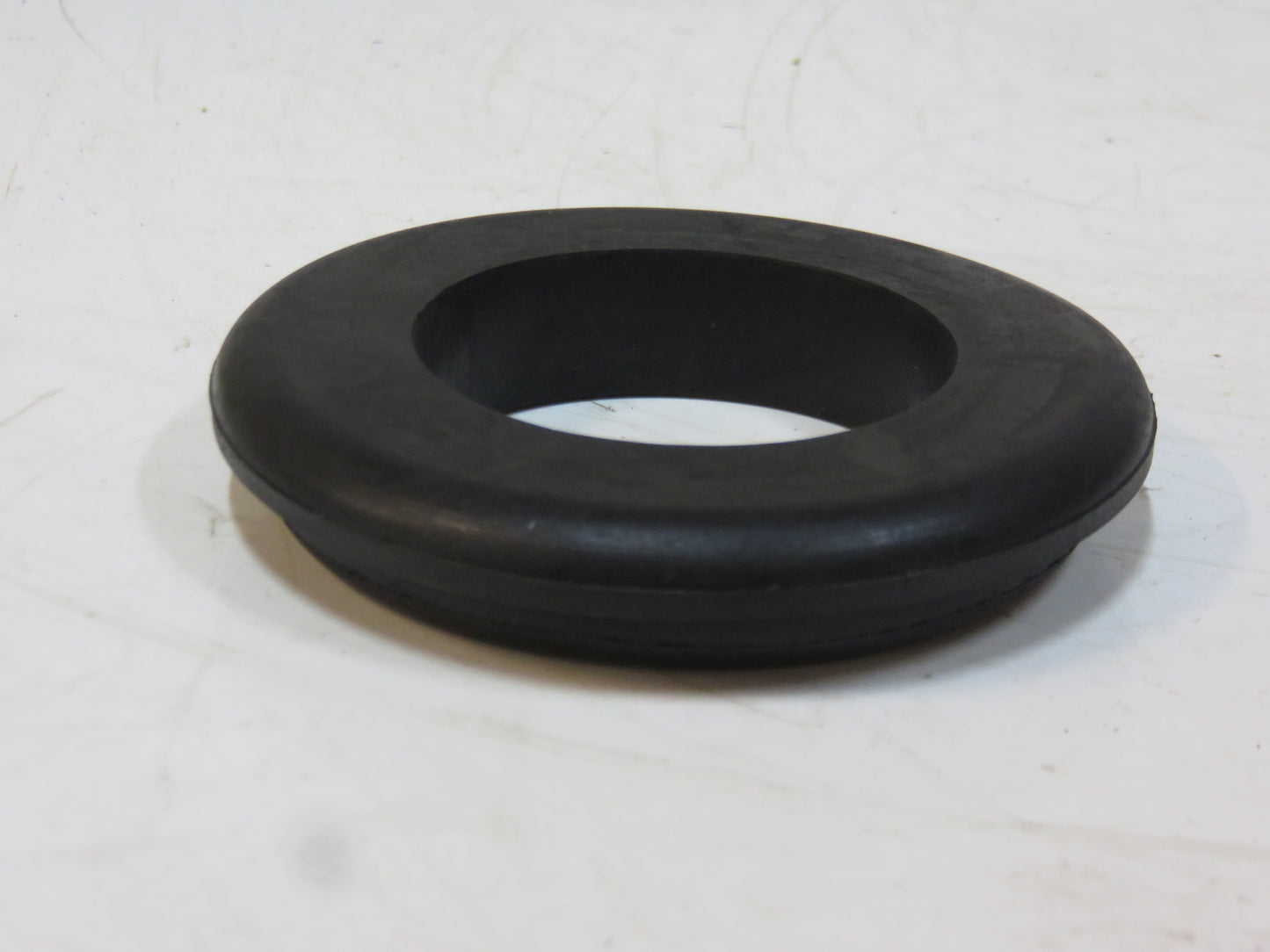 R39613R, A5157R John Deere Fuel Tank Filler Neck Grommet For 60, 70, 620, 720, 630, 730