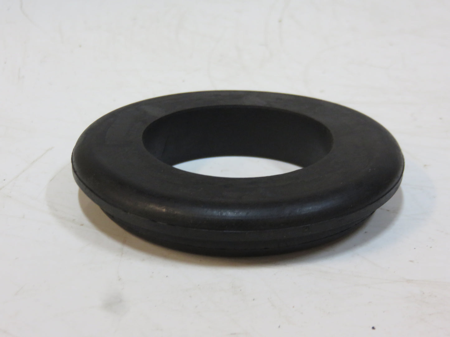 R39613R, A5157R John Deere Fuel Tank Filler Neck Grommet For 60, 70, 620, 720, 630, 730