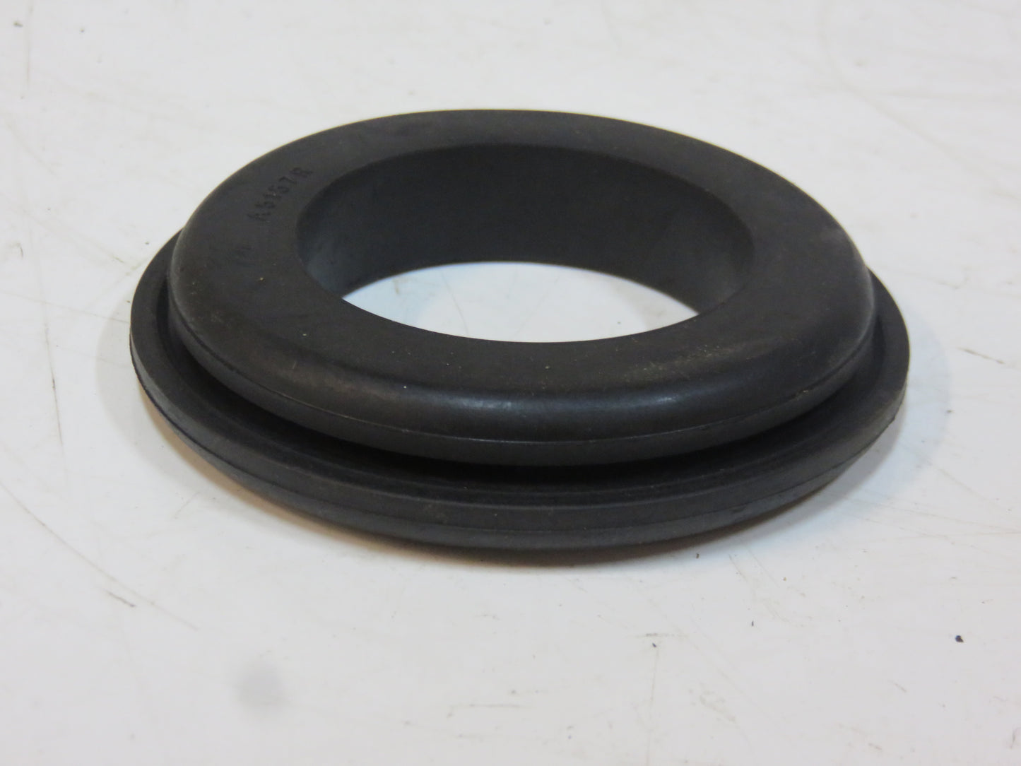 R39613R, A5157R John Deere Fuel Tank Filler Neck Grommet For 60, 70, 620, 720, 630, 730